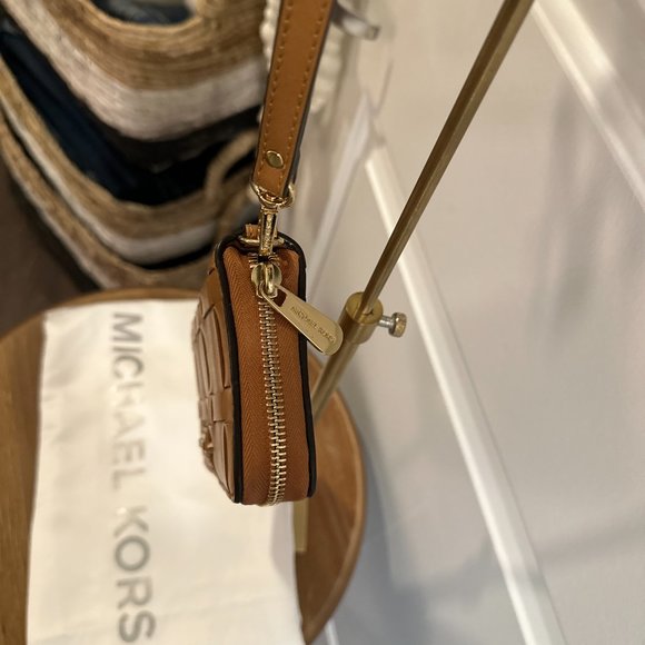 Authentic Michael Kors "Vivian" Luggage (color) Basket Weave Wallet, VGUC - Picture 5 of 12